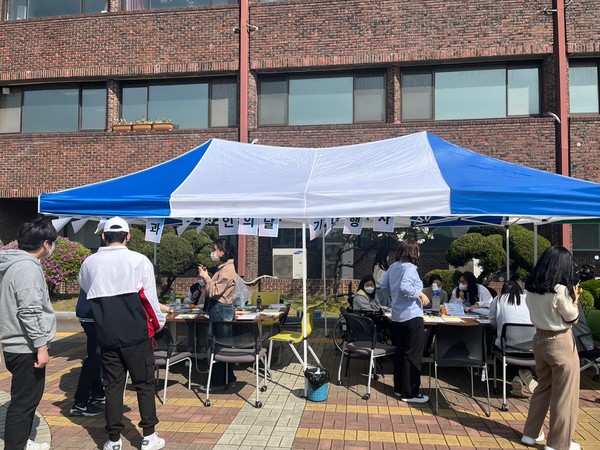 특수교육과 행사 ‘스쳐 불어온 봄빛을 너와 함께 봄’. 사진 / 정예림 기자