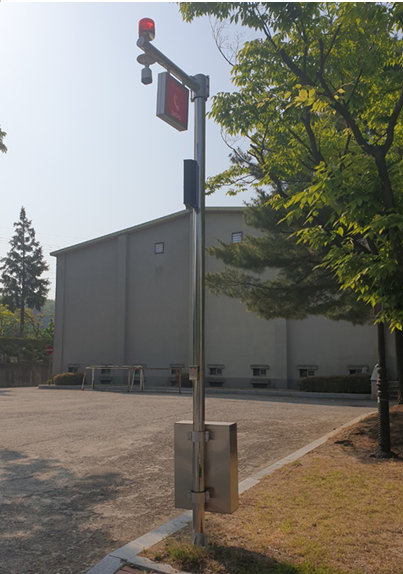 체육관 주변에 설치된 ‘비상콜 CCTV(비상호출 기능이 탑재된 다기능 CCTV)’ (사진 / 김용현 비상계획담당관 제공)