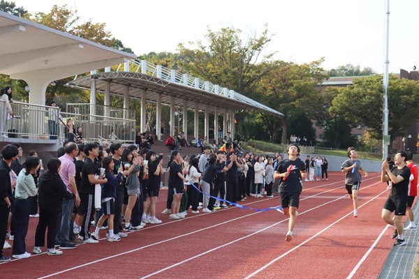 (사진/ 김재하 기자/ 제2대학 체육대회 달리기 종목 모습)