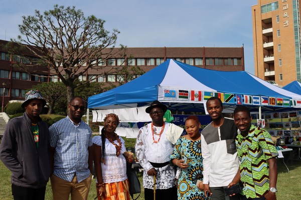 (외국대학원 학생들의 사진 한 컷~! / 한고은 기자)