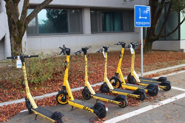 음악관 자전거 보관대 옆 주차장 (사진 / 이예린 기자)