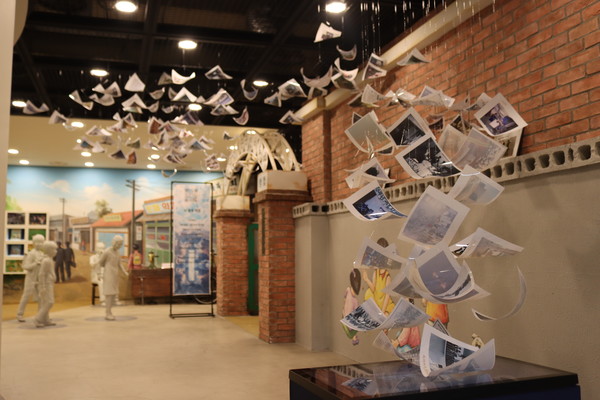 2부 시간을 거닐다 전시 장면 (사진 / 김승훈 기자)