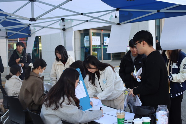 500호 기념 부스 진행 사진 1(사진 / 정경진 기자)