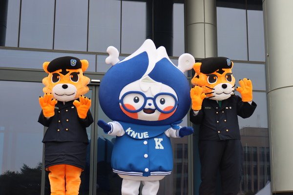 2025 새내기미리배움터 우리학교 마스코트 청라미 및 ROTC 마스코트 (사진/백세민 기자)