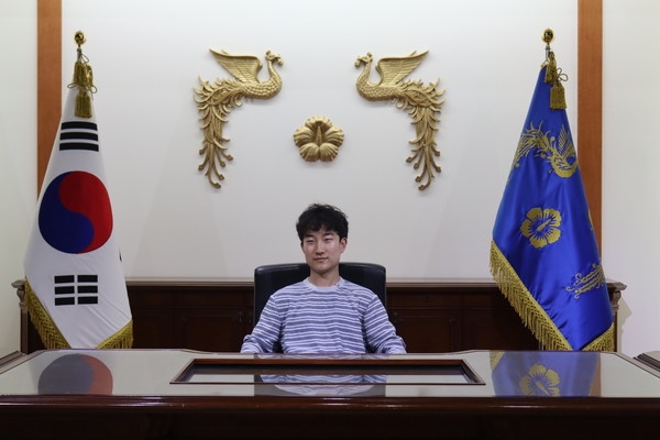 대통령 체험관에서 대통령이 된 모습 (사진 / 서수연 기자)