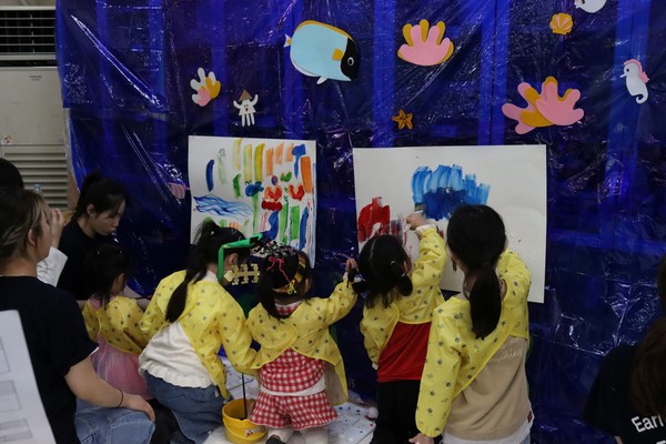 '꼬나꼬나' 알록달록 해안가 체험 모습 (사진 / 정혜원 기자)