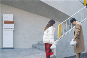 드라마《너는 나의 봄》속 카페 ‘OHJI’ (사진 / tvN drama 공식 트위터 제공)