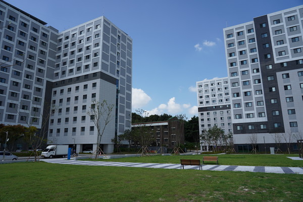 (왼쪽부터) ▲다정관 ▲커뮤니티 스퀘어 ▲다감관