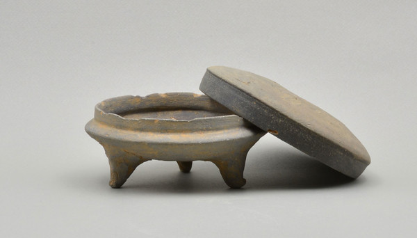 세발토기 (사진 / 청주백제유물전시관 제공)