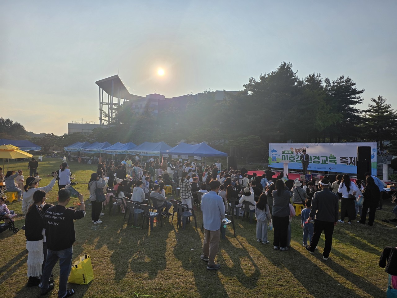 미호강 축제를 즐기는 사람들 (사진 / 교육연구원 제공)